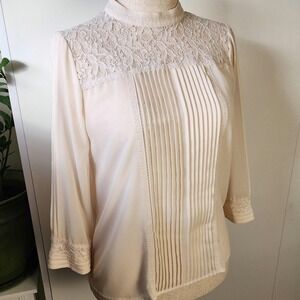 M vintage 80s off white long sleeve lace upper and front pleated blouse